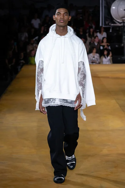Look 94